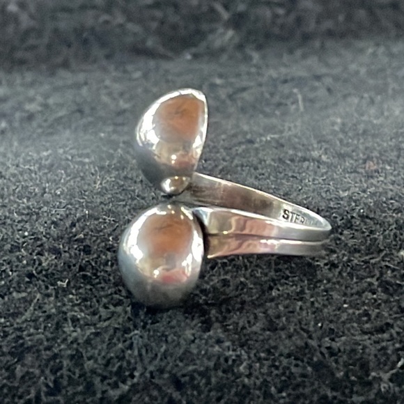 Sterling Silver Ring - Picture 3 of 5